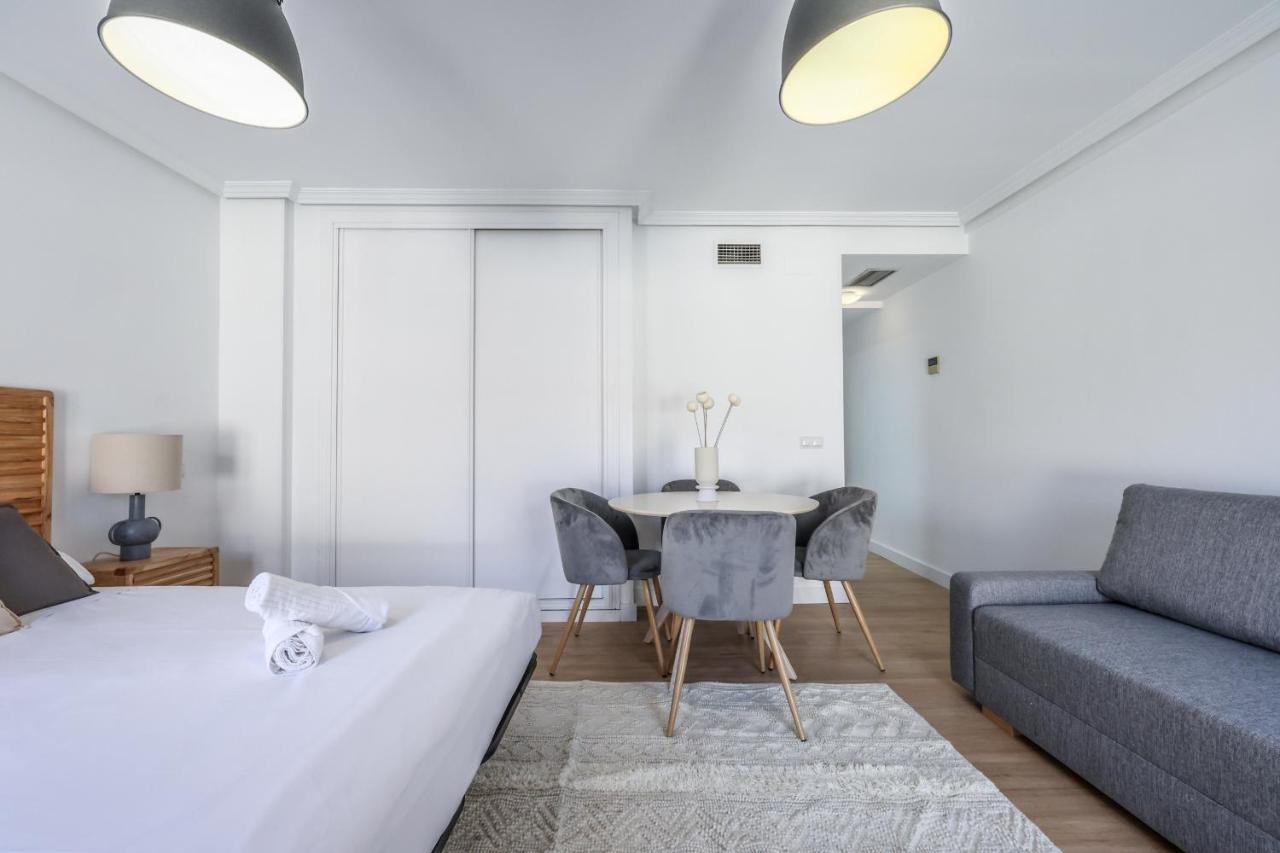 Atico Reformado Con Terraza En Lavapies Apartment Madrid Exterior photo